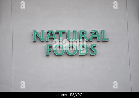 Sprouts Farmers Market, Inc., è una catena di supermercati con sede a Phoenix, Arizona, Stati Uniti. Il drogher offre un'ampia selezione di prodotti naturali e biologici Foto Stock