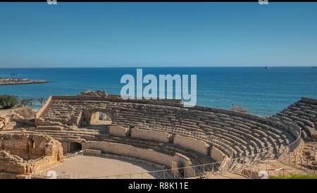 Anfiteatro di Tarragona costruito nel II secolo d.c. vicino al Forum. Parte delle rovine romane di Tarraco, antico nome della città corrente di Ta Foto Stock