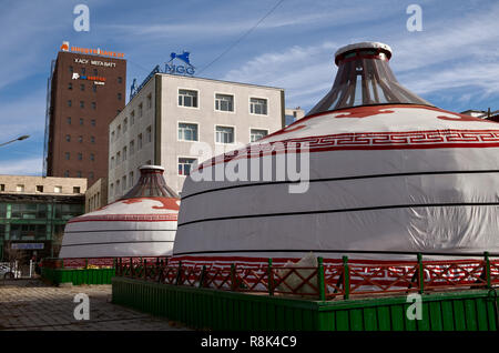 Ulaanbaatar / Mongolia - 11 Novembre 2018: Nomad tende nel centro di Ulaanbaatar Foto Stock