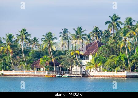 India, stato del Kerala, Vypin isola (sobborgo di Kochi), hotel lungo la laguna dietro Cherai Beach Foto Stock