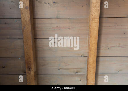 Vista interna di un tetto in legno struttura, close-up texture di legno Foto Stock