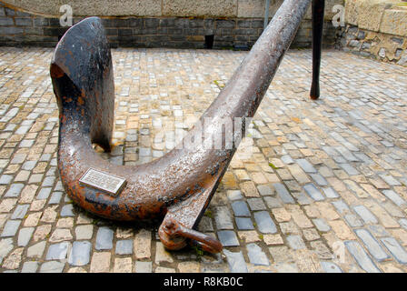 Il vecchio elemento di ancoraggio sul lungomare, Lyme Regis, Dorset, Inghilterra Foto Stock