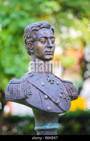 Statua di Nicola Aleksandrovic, Tsarevich della Russia, al russo St Nicholas cattedrale ortodossa a Nizza, in Francia, consacrata in sua memoria. Foto Stock
