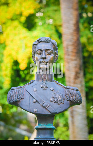 Statua di Nicola Aleksandrovic, Tsarevich della Russia, al russo St Nicholas cattedrale ortodossa a Nizza, in Francia, consacrata in sua memoria. Foto Stock