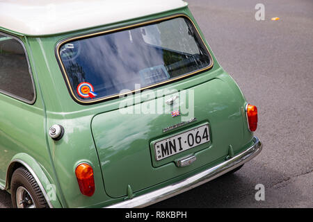 1964 Classic Mini 850 auto a Sydney Australia, corpo verde con tetto bianco Foto Stock