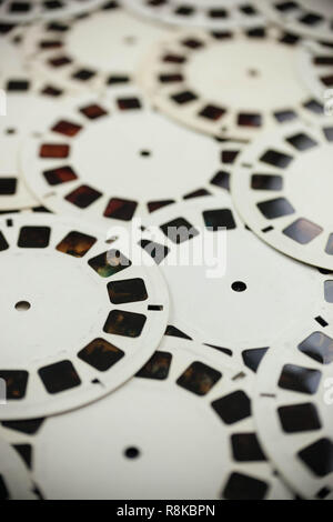 WOODBRIDGE, NEW JERSEY - 9 Novembre 2018: Vintage Visualizza Master bobine sono impilati uno sull'altro Foto Stock