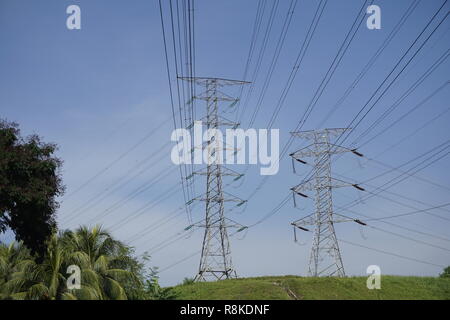 Trasmissione elettrica torre in Selangor, Malaysia Foto Stock