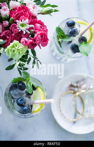 Bevande, cocktail e celebrazione il concetto di stile - bevande per un clima caldo e party Foto Stock