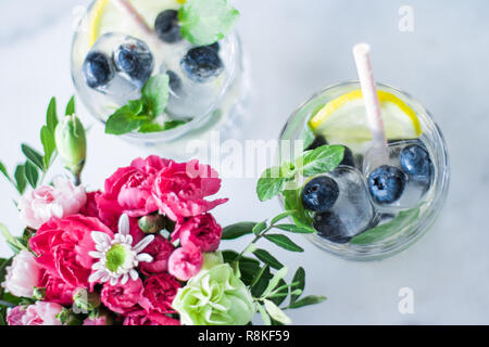 Bevande, cocktail e celebrazione il concetto di stile - bevande per un clima caldo e party Foto Stock