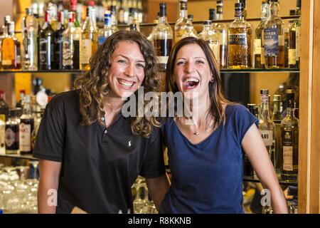 L'Italia, Toscana, Pistoia, cameriere del San Giovanni ristorante cafe Via Camillo Benso Cavour Foto Stock