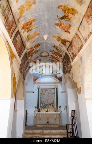 L'Italia, Puglia, Valle d'Itria, Locorotondo, centro storico, San Nicola di Myra chiesa costruita nel 1660 Foto Stock