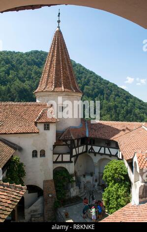 La Romania, Transilvania, regione Brasov, crusca, Castello di Bran del XIII secolo associato con Vlad III l'Impalatore e il carattere Dracula Foto Stock