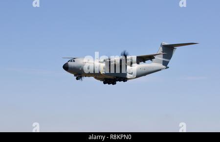 German Air Force - Airbus A400M Atlas arrivando al 2018 Royal International Air Tattoo Foto Stock