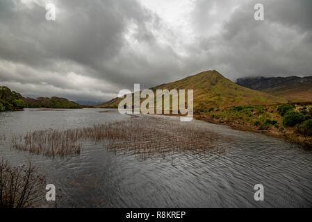 Il Lough Pollacappul nella Contea di Galway in Irlanda Foto Stock