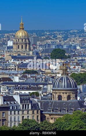 Francia, Parigi, la cupola dell'Institut de France e Les Invalides in background Foto Stock