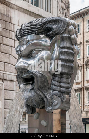 La fontana di divertenti delle maschere in Viale XX Settembre, Trieste, Friuli Venezia Giulia, Italia Foto Stock