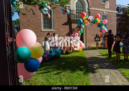 Canada, Provincia di Ontario, città di Toronto, Università di Toronto, Whitney Hall, festa di laurea Foto Stock