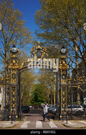 Francia, Parigi, Parco Monceau, il cancello di ingresso Foto Stock