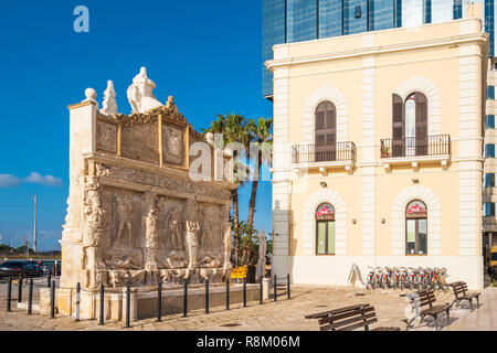 Italia Puglia Salento Gallipoli, la Fontana Greca edificata probabilmente intorno al III secolo A.C. Foto Stock