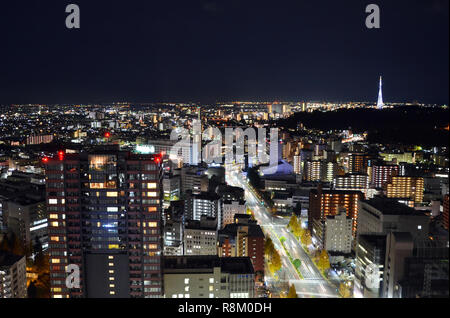 Vista notturna del paesaggio urbano di Sendai, Giappone Foto Stock
