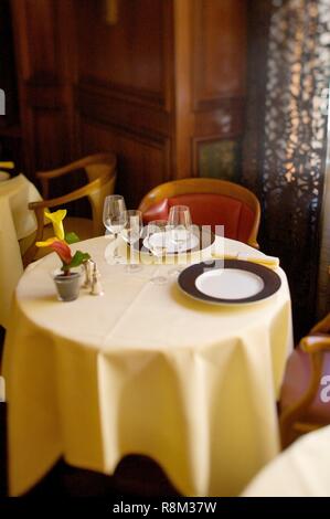 Francia, Parigi, Maison Rostang ristorante da Michel Rostang, la sala ristorante Foto Stock