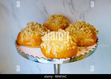 Francia, Parigi, Thoumieux panetteria da Jean François Piege, brioche au sucre Foto Stock