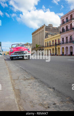 American vintage anni cinquanta guida auto in Havana Cuba Foto Stock