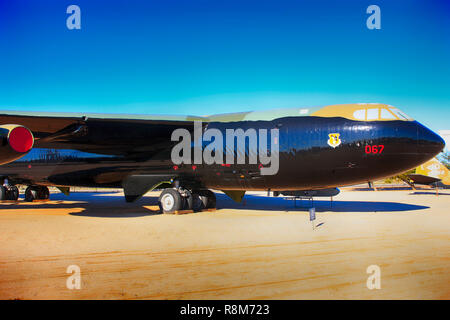 Boeing B52D Stratofortress bombardiere strategico piano sul display al Pima Air & Space Museum di Tucson, AZ Foto Stock