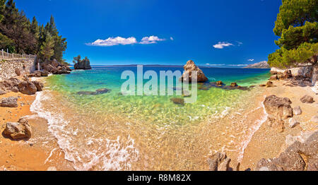 Spiaggia idilliaca di Brela vista panoramica, Spiaggia di Punta Rata in Dalmazia, Croazia Foto Stock