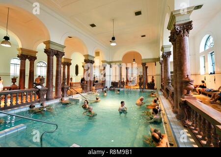 Ungheria, Budapest, quartiere Pest, Varosliget, Szechenyi bagno termale e spa, uno dei più grandi bagni medicinali in Europa Foto Stock