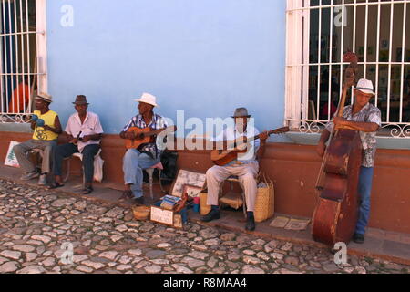 Fascia giocare in Trinidad Foto Stock