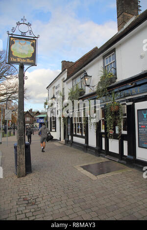 Il White Hart pub in crawley town center west sussex Foto Stock