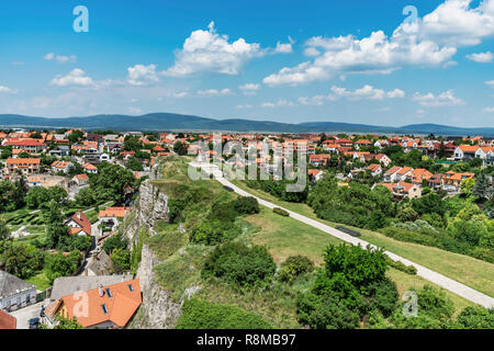 Vista su Veszprem al Benedikt montagna, Veszprem, oltre Danubio Centrale, Ungheria, Europa Foto Stock