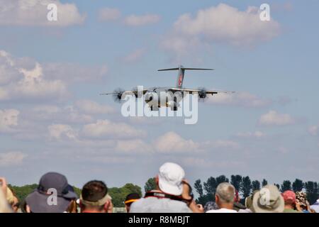 Royal Air Force Airbus A400M Atlas in atterraggio a RAF Fairford Foto Stock