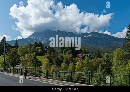 Cortina d'Ampezzo resort città in Alpi dolomitiche, Italia Foto Stock