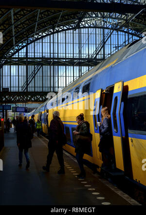 La stazione centrale di Amsterdam Foto Stock