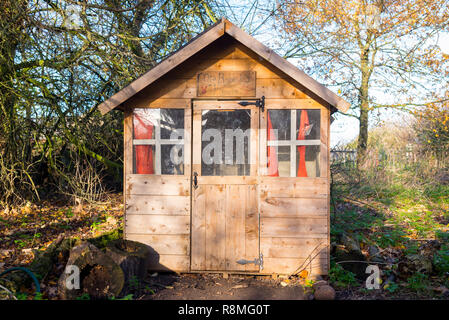 In legno Tettoia da giardino per bambini esterna playhouse Foto Stock