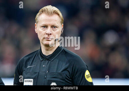 AMSTERDAM, 16-12-2018 Johan Cruijff Arena , calcio Eredivisie olandese Stagione 2018 / 2019, . arbitro Kevin Blom durante il gioco Ajax - de Graafschap . Foto Stock