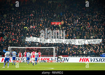 Amsterdam, Paesi Bassi. 16 dic 2018.Johan Cruijff Arena , calcio Eredivisie olandese Stagione 2018 / 2019, Ajax fan fare una dichiarazione durante il gioco Ajax - de Graafschap 8-0 contro Ruud Haarms figlio del leggendario Bobby Haarms chi ha portato Ajax attraverso 10 finale Europea nella sua carriera come assistente di diversi pullman in tutta la sua carriera. Credito: Pro scatti/Alamy Live News Credito: Pro scatti/Alamy Live News Credito: Pro scatti/Alamy Live News Credito: Pro scatti/Alamy Live News Credito: Pro scatti/Alamy Live News Credito: Pro scatti/Alamy Live News Credito: Pro scatti/Alamy Live News Credito: Pro scatti Foto Stock