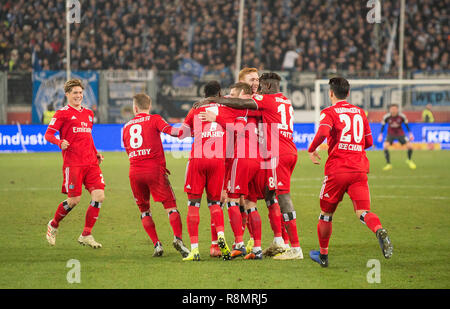 Duisburg, Deutschland. Xiv Dic, 2018. Aaron HUNT (HH), da sinistra a destra Gotoku Sakai (HH), Lewis HOLTBY (HH), Khaled NAREY (HH), Aaron HUNT (HH), David BATES (HH), giubilo HH dopo l obiettivo di 1: 1 per portieri panificio JATTA (HH), Hee Chan HWANG (HH) calcio 2. Bundesliga, 17. Giornata, MSV Duisburg (DU) - HSV Amburgo Amburgo Amburgo (HH) 1: 2, su 14.12.2018 in Duisburg/Germania. ## DFL regolamenti vietano qualsiasi uso di fotografie come sequenze di immagini e/o quasi-video ## | Utilizzo di credito in tutto il mondo: dpa/Alamy Live News Foto Stock