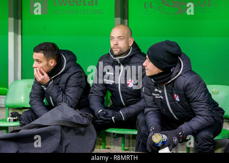 Groningen, Paesi Bassi. 16 dic 2018.FC Groningen - FC Emmen, Hitachi stadium, stagione 2018 / 2019, olandese Eredivisie, FC Emmen player Nicklas Pedersen (M) nel duck-out durante la partita FC Groningen - FC Emmen Credito: Pro scatti/Alamy Live News Foto Stock