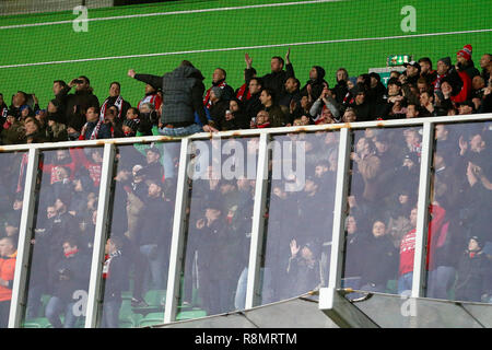 Groningen, Paesi Bassi. 16 dic 2018. French Ligue 2, i sostenitori di FC Emmen durante la partita FC Groningen - FC Emmen. Credito: Pro scatti/Alamy Live News Foto Stock