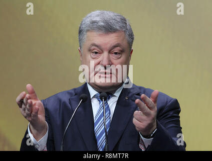 Kiev, Ucraina. 16 dic 2018. Il presidente ucraino Petro Poroshenko parla durante una conferenza stampa tenutasi a Kiev. Credito: SOPA Immagini limitata/Alamy Live News Foto Stock