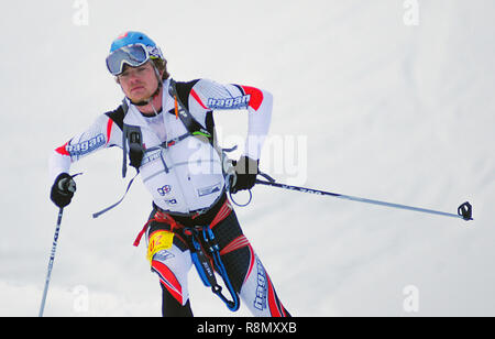 Colorado, Stati Uniti d'America. 15 dic 2018. Western Colorado State University freshman e recentemente nominato USSMA team nazionali di stati, Jacob Dewey, compete nella difficile singoli sci alpinismo gara e si qualifica per i prossimi Campionati del mondo. Arapahoe Basin Ski Area, Dillon, Colorado. Credito: Cal Sport Media/Alamy Live News Credito: Cal Sport Media/Alamy Live News Foto Stock