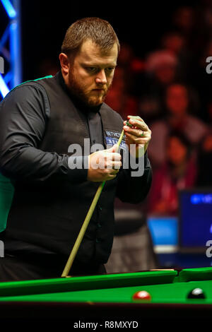 Glasgow, Regno Unito. 16 dic 2018. Home Betvictor nazioni serie Scottish Open finale tra Shaun Murphy (NIR) Vs Mark Allen (ITA). Azione dalla sessione serale con Mark Allen indicando la sessione 5-3 avanti (migliore di 17) Credito: Colin Poultney/Alamy Live News Foto Stock