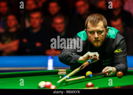 Glasgow, Regno Unito. 16 dic 2018. Home Betvictor nazioni serie Scottish Open finale tra Shaun Murphy (NIR) Vs Mark Allen (ITA). Azione dalla sessione serale con Mark Allen indicando la sessione 5-3 avanti (migliore di 17) Credito: Colin Poultney/Alamy Live News Foto Stock