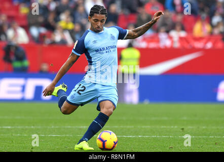 SEVILLA, 16-12-2018. Primera Division campionato spagnolo. LaLiga. Estadio Ramon Sanchez-Pizjuan. Douglas Luiz (Girona) durante il gioco Sevilla FC - Girona. Foto Stock