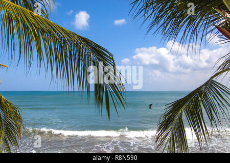 Indonesia Bali Kuta beach palme vista oceano. Foto Stock