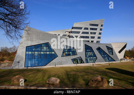 Edificio centrale di Leuphana University, Libeskind-Bau, Lueneburg, Lüneburg, Bassa Sassonia, Germania, Europa Foto Stock