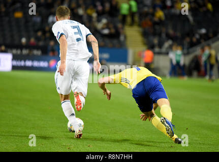 Solna, Svezia - 20 novembre 2018. In Russia la squadra nazionale defender Neustaedter romana e in Svezia la squadra nazionale centrocampista Viktor Claesson durante UEFA NAT Foto Stock